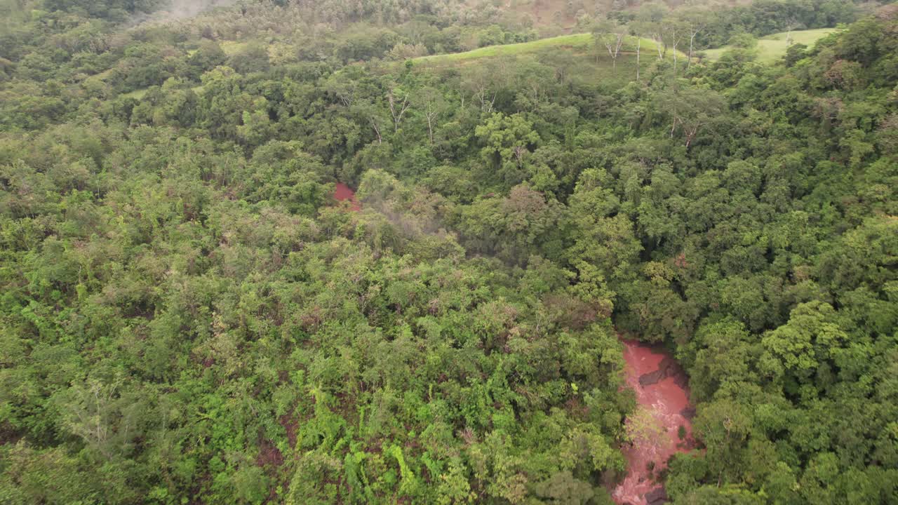 ríos y bosques tropicales de costa rica_drone shot
