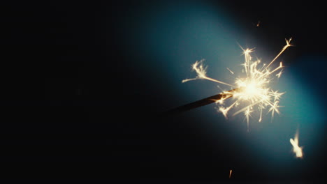 A sparkler burn in the dark room