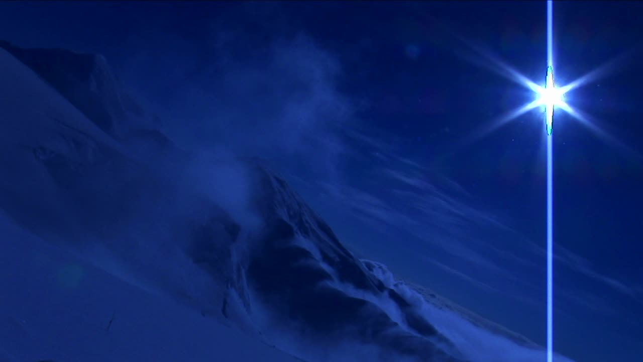 옅은 푸른 빛 아래에서 피크