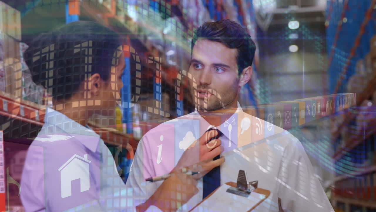 animación del procesamiento de datos digitales sobre dos trabajadores diferentes de almacén