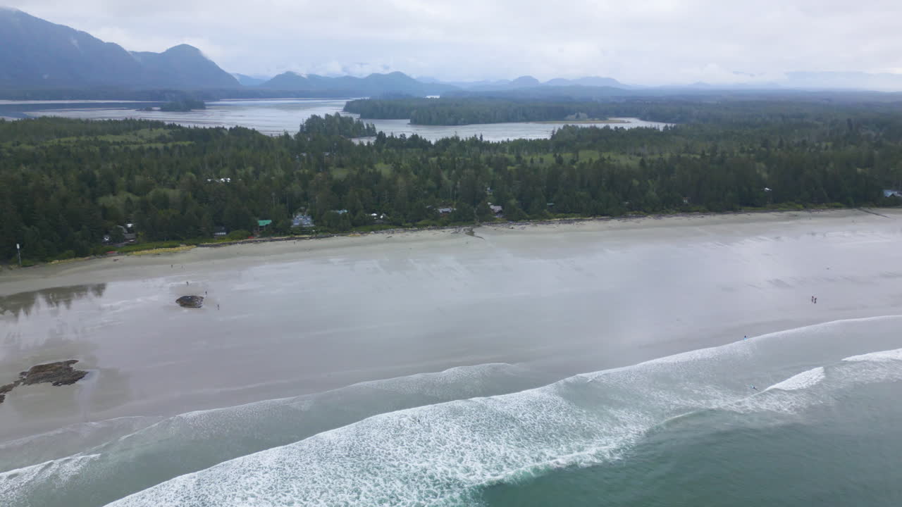 tofino, costa de la isla de vancouver, islas visibles