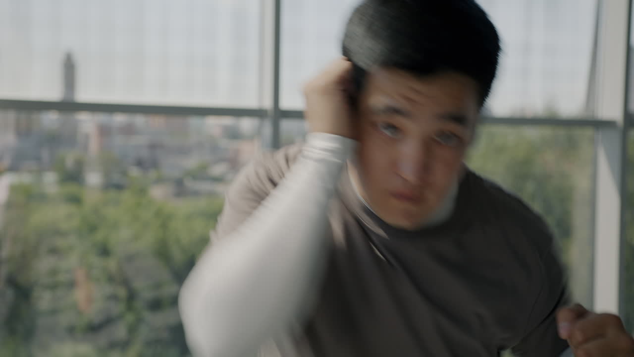 권투 연습하는 남자