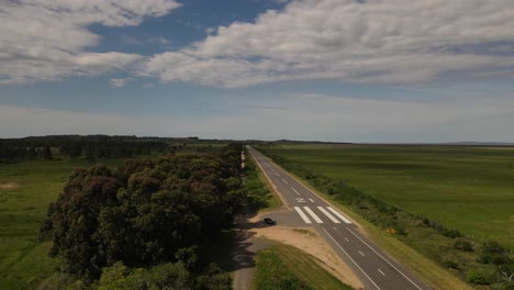pista de aterrizaje de emergencia en paisaje rural en uruguay