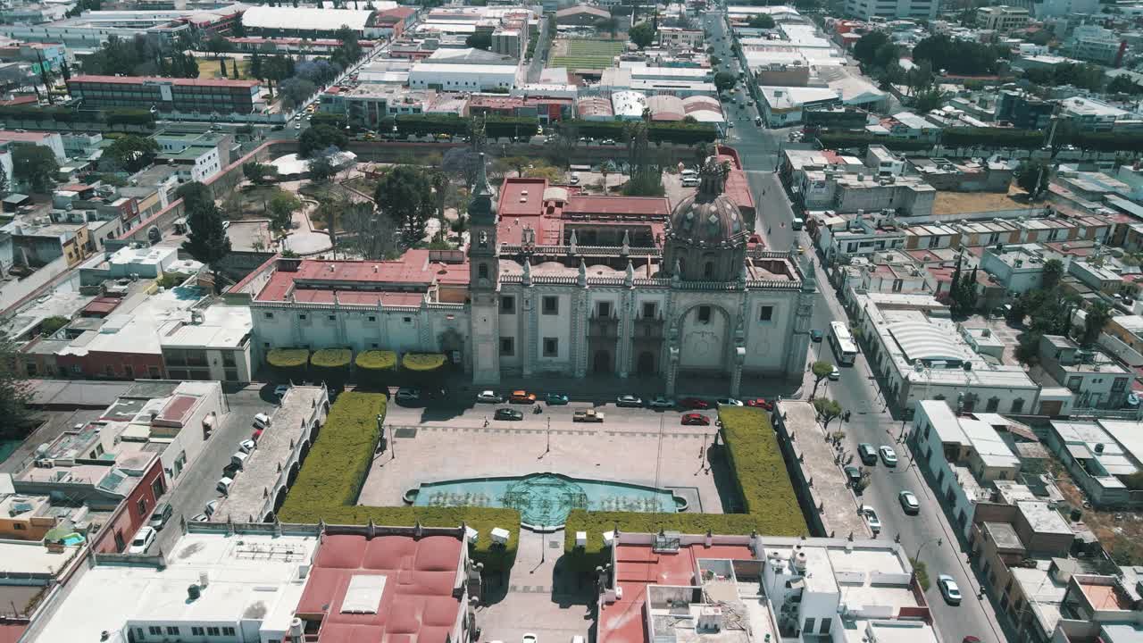vista cenital de la iglesia de santa rosa de viterbo y sus alrededores en el centro de queretaro mexico