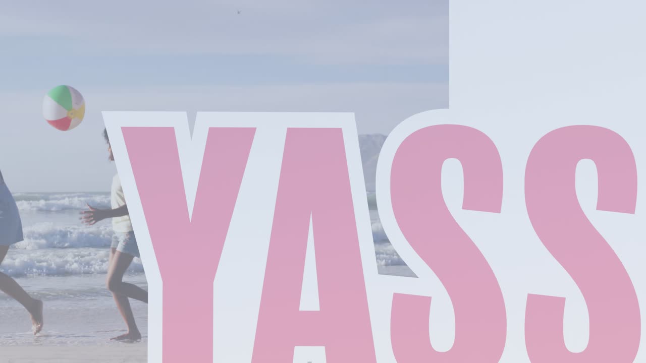 ビーチにいるアフリカ系アメリカ人家族の上にかかる、図形と「yass」の文字のアニメーション