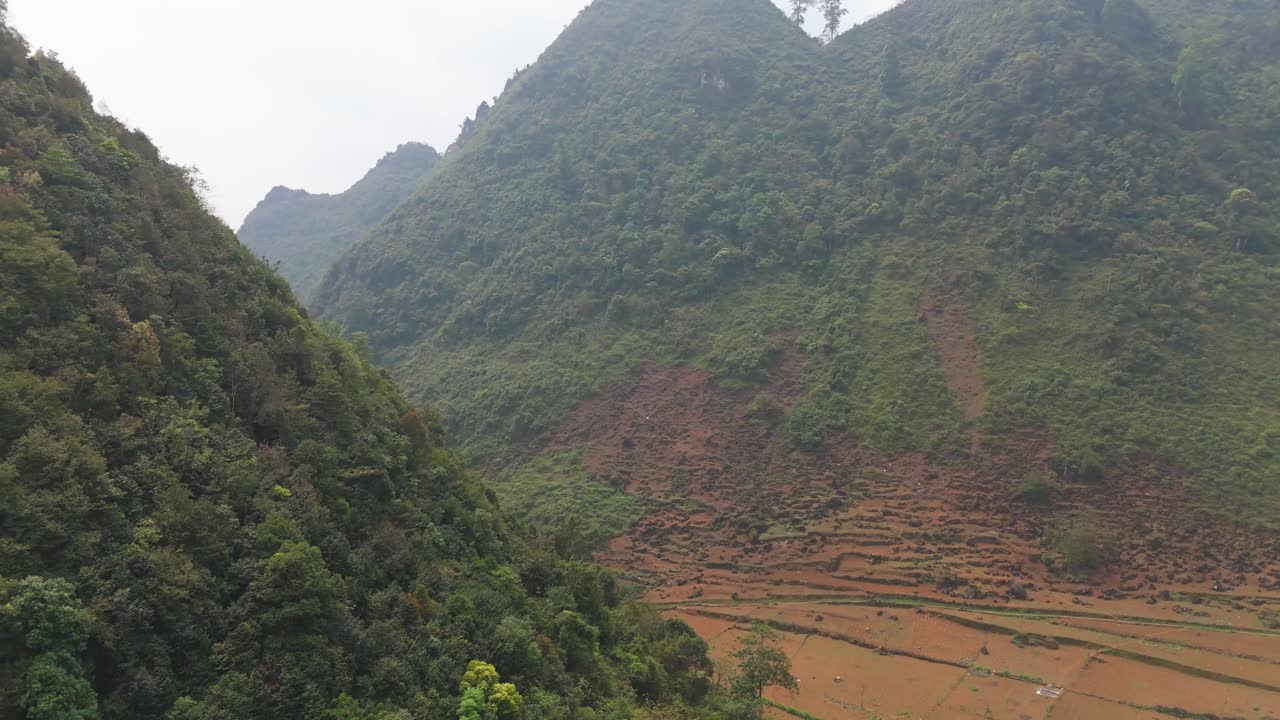 Fly through the fog-covered limestone mountains of Ha Giang. Discover the stunning and mysterious beauty of northern Vietnam’s rural, mountainous landscapes.