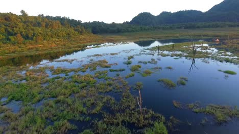 There-is-floating-house-where-people-live-along-the-river-in-Sangkhlaburi,-Thailand