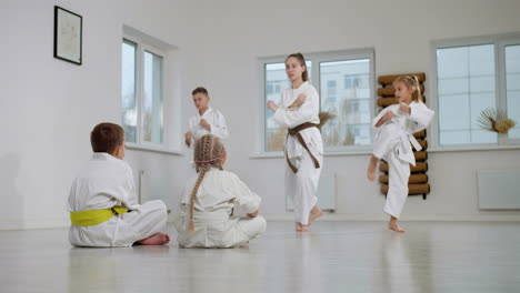 Caucasian-martial-arts-teacher-and-students-demonstrating