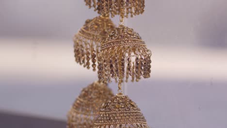 gold jewelry to be worn by the bride at an indian wedding