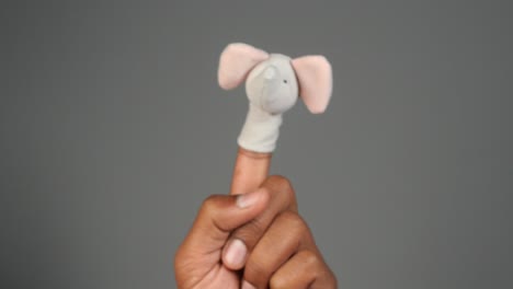 elefante marioneta de los dedos