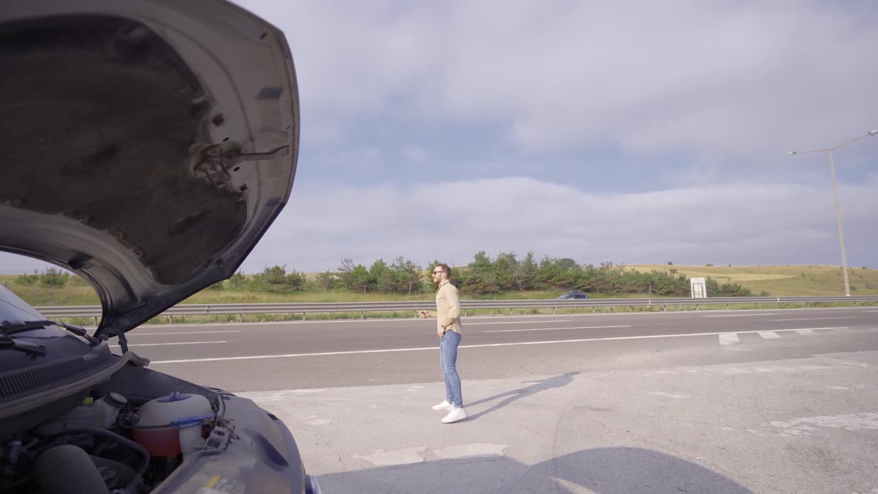 차가 고장 났던 남자는 무기력합니다.