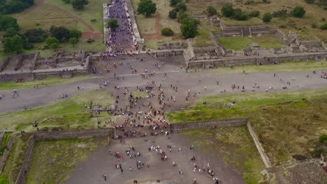 Antenne:-Teotihuacan,-Mexiko,-Pyramiden,-Parkplatz