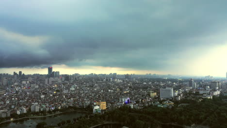 In-Eine-Wolkendecke-Gehüllt