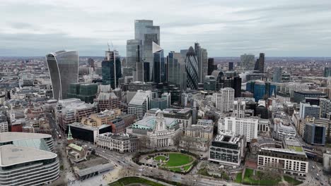 los rascacielos de la ciudad de londres, reino unido, en el distrito financiero, drones, aéreos