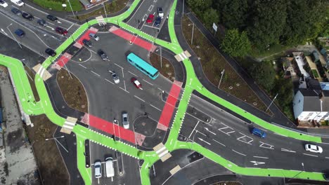 Luftaufnahme,-Fahrzeuge,-Die-Auf-St.-Helens-Cyclops-Einbiegen,-Verkehrsoptimierung,-Kreuzung,-Kreuzung