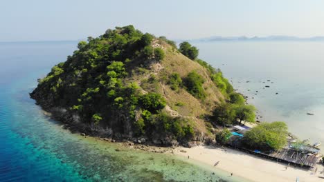 Isla-Paraíso-Isla-Kelor-En-El-Parque-Nacional-Komodo,-Nusa-Tenggara-Oriental,-Indonesia