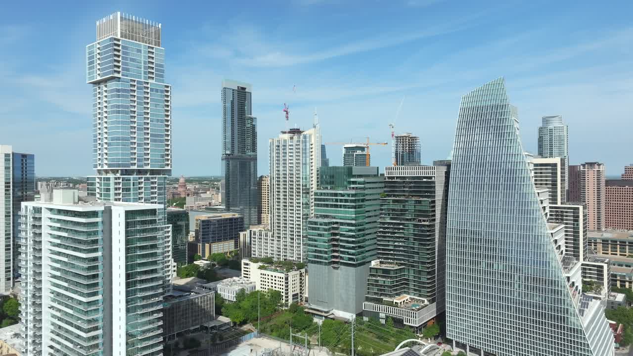 2024년 4월 미국 텍사스 주 오스틴 시내의 4k 안테나