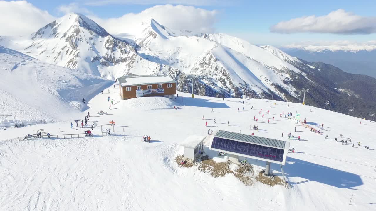 vista aérea de la estación de esquí nevada