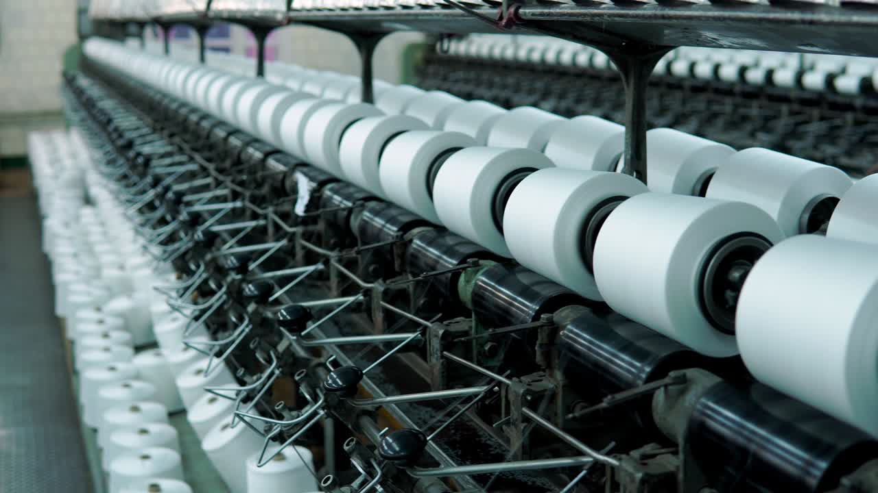 오래된 뜨개질 직물, 섬유 공장, 스핀링 생산 라인 및 회전 기계 및 장비 생산 회사