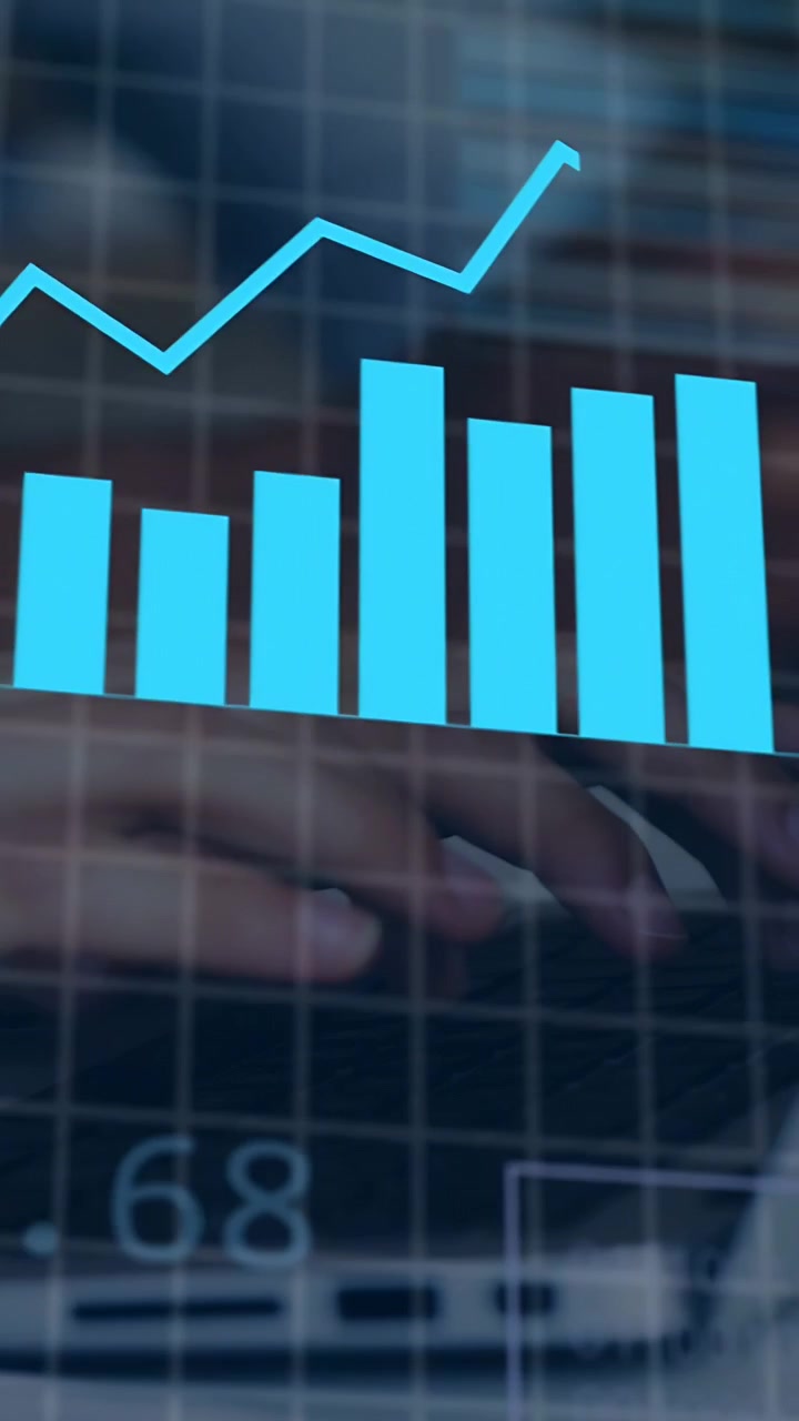 Video vertical: Manos tecleando iniciando HUD, ANALIZANDO cambiando a gráficos de barras, líneas y radiales para análisis.