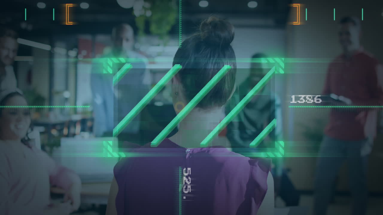 animación de escaneo sobre diversos equipos de negocios en la oficina moderna