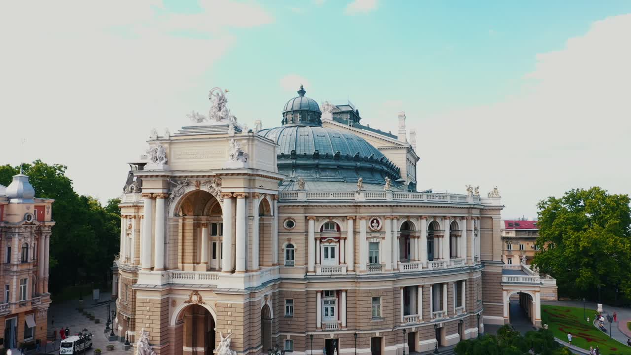 vista aérea de la ópera de odessa y el paisaje de la ciudad