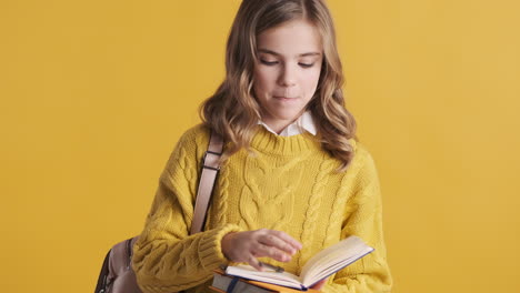 Estudiante-Adolescente-Caucásica-Haciendo-Muecas.