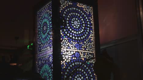 lámpara de linterna india patrón tradicional brillo magia decoración hindú