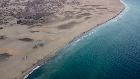 Las-Dunas-De-Arena-Se-Encuentran-Con-El-Océano-Atlántico-1