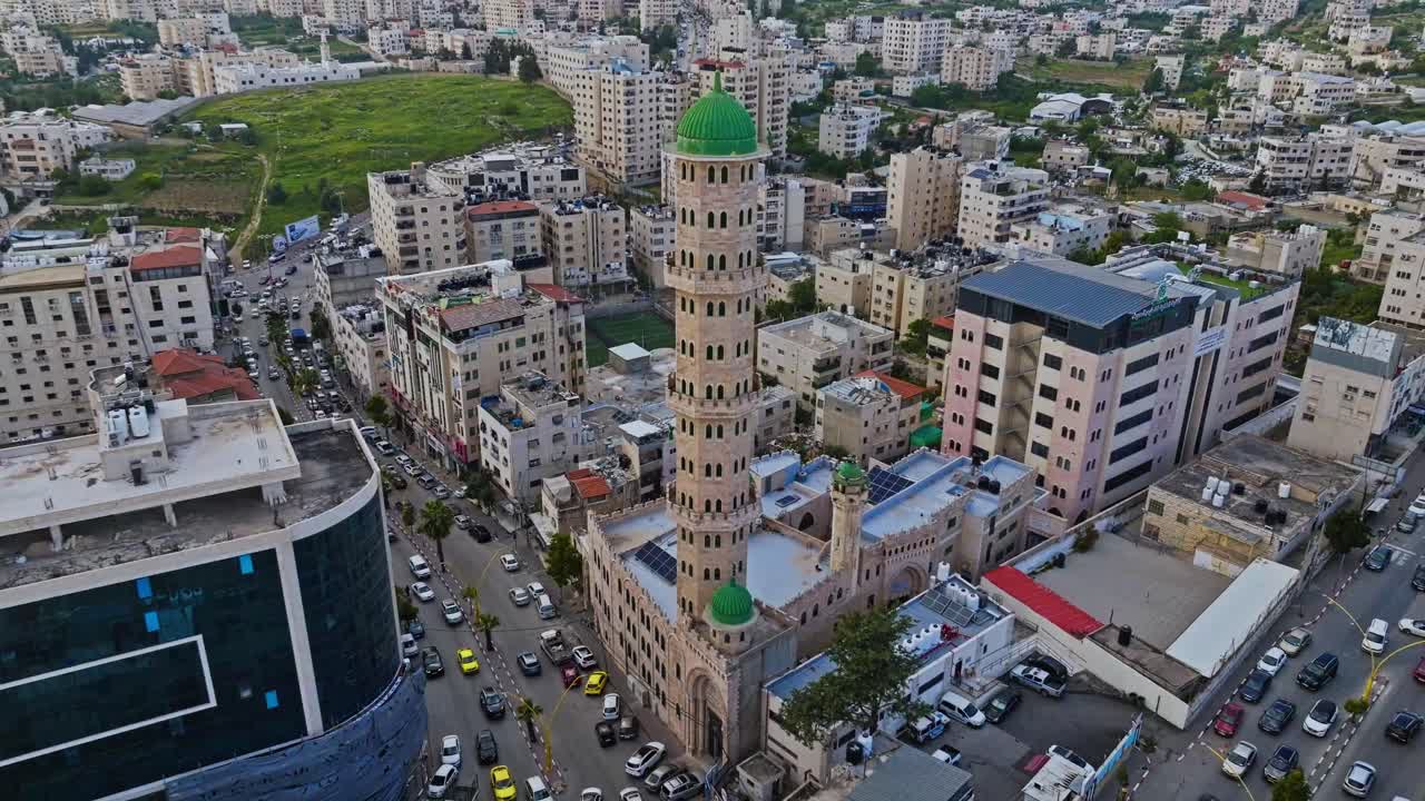 vista aérea sobre las calles de la ciudad de hebrón, palestina - toma de avión no tripulado