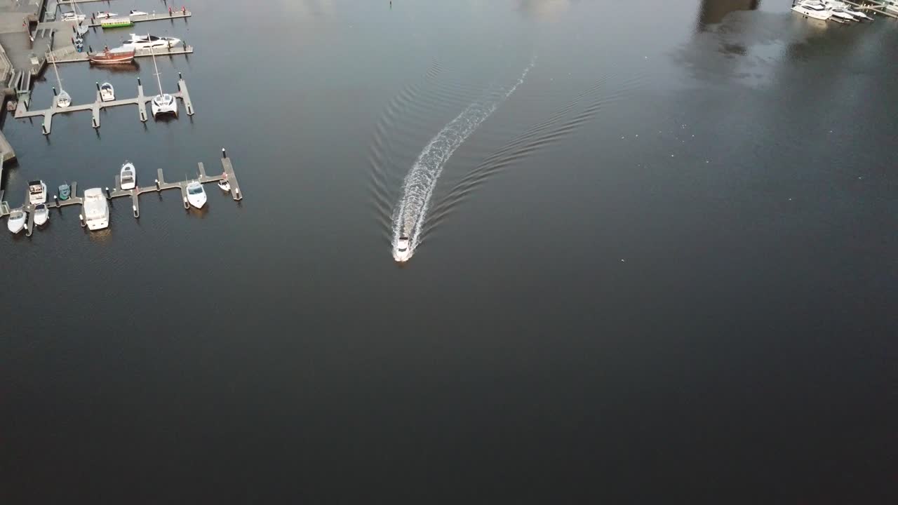 прогулка на лодке по реке доклендс