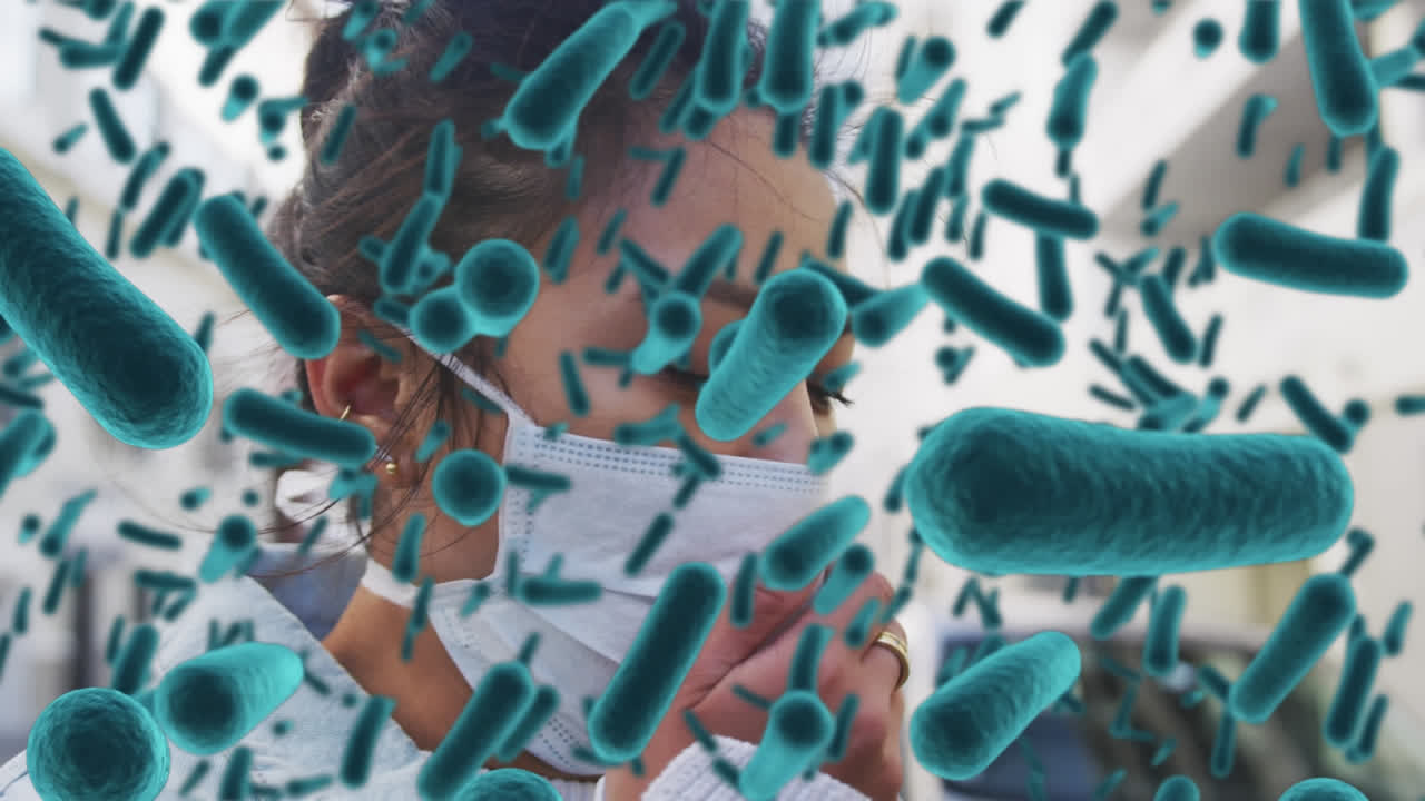 animación de células sobre mujer con máscara facial en la calle de la ciudad