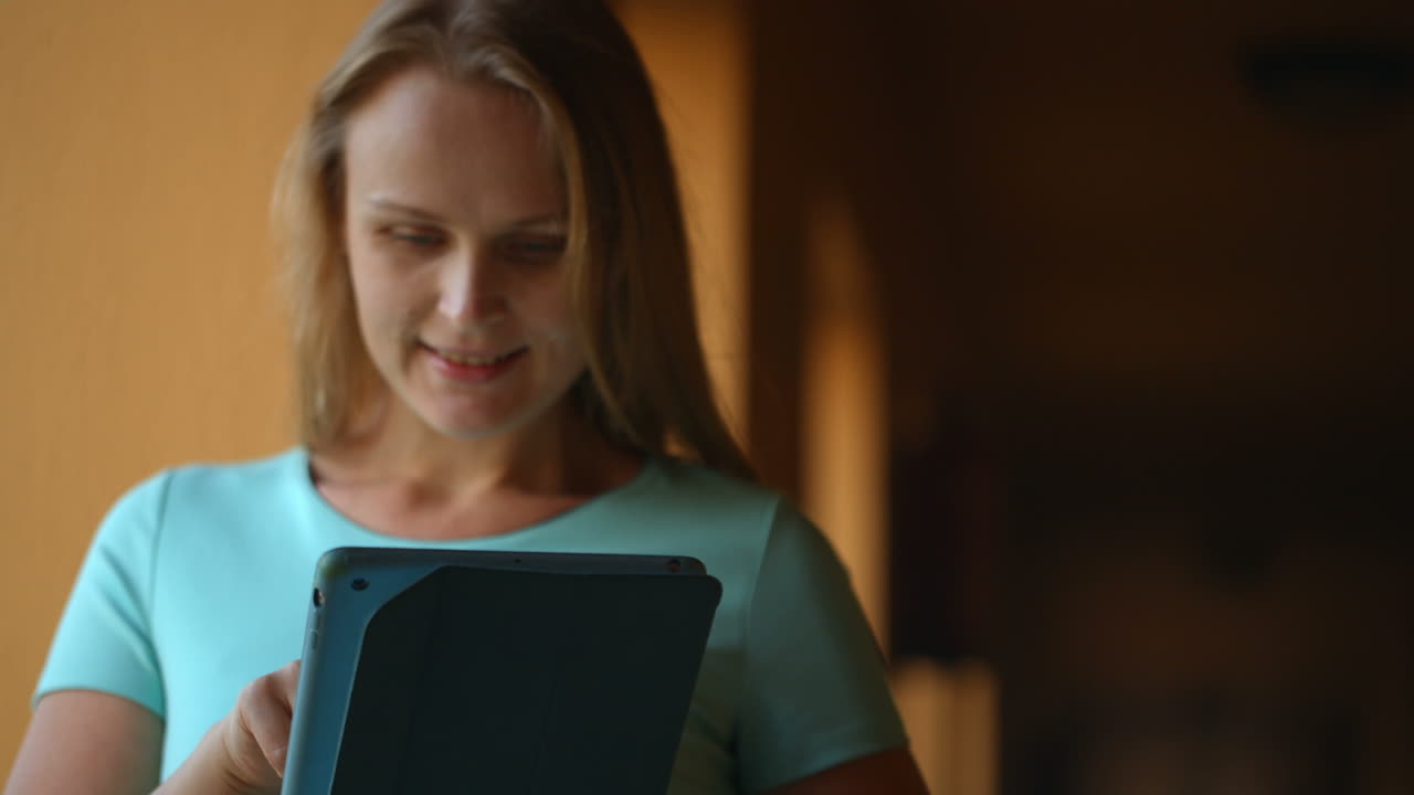 con el panel táctil