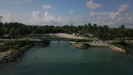 Drohne-Fliegt-über-Dubois-Park-über-Inlet-In-Jupiter,-Florida