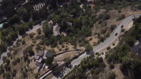 Rush-hour-traffic-on-Benedict-Canyon-in-Beverly-Hills-California