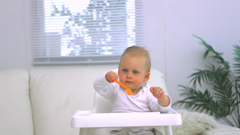 baby tapping his spoon