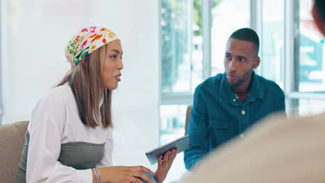 hablando con gente de negocios, colaboración