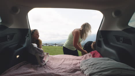 family packing car trunk for a trip