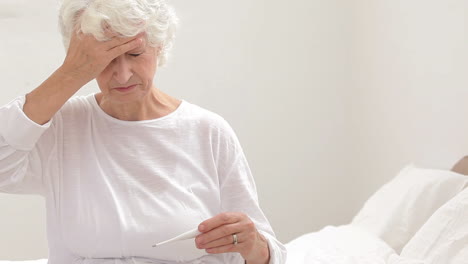 Woman-checking-her-temperature