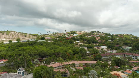 vista aérea de las aves hermosas casas de villa en la isla caribeña