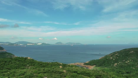 Hombre-De-Senderismo-En-El-Campo-De-La-Isla-De-Lamma,-Al-Sur-De-Hong-Kong,-Asia