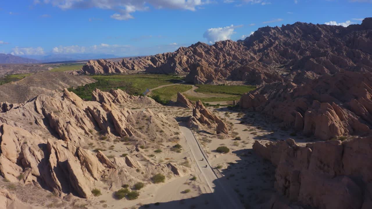 antena - montañas épicas y quebrada, quebrada de las flechas, salta, argentina, adelante