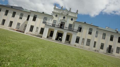 Rolling-Shot-of-a-big-Estate,-historic-Wedding-Location