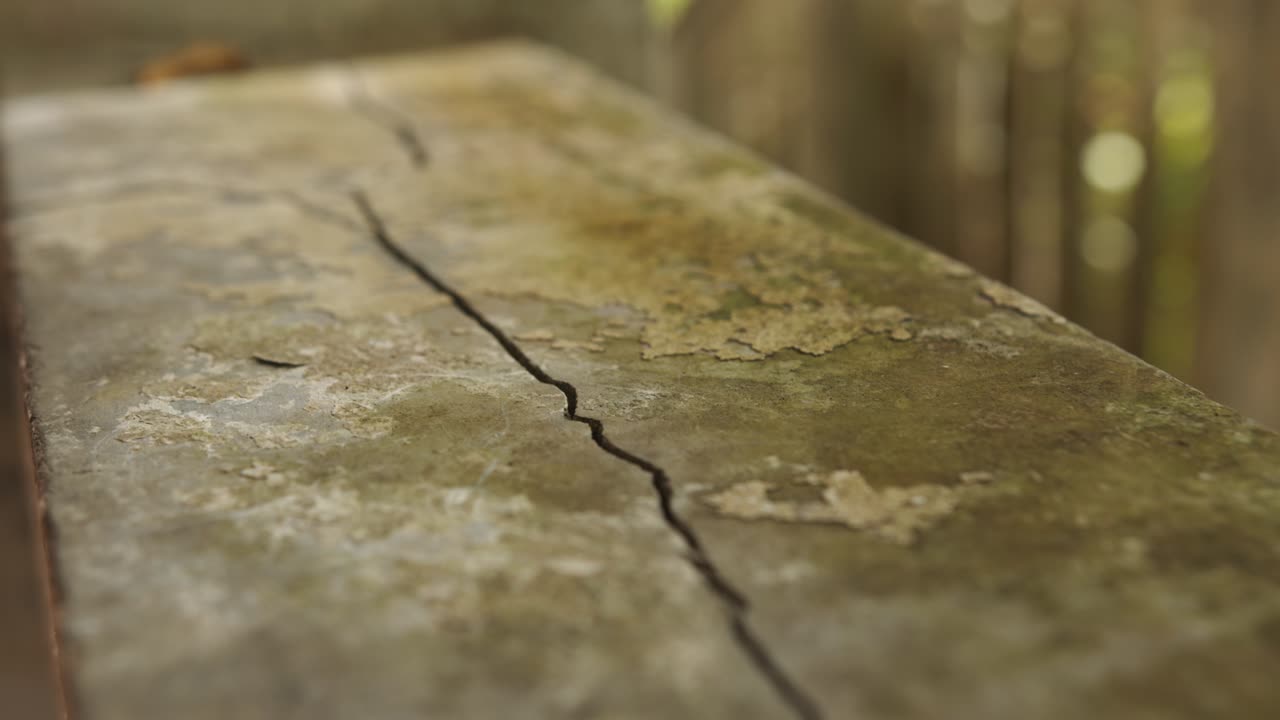 umbral de hormigón con grieta - de cerca