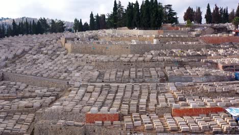 imágenes aéreas sobre el cementerio judío de jerusalén, givat shaul
