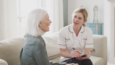 Female-Doctor-Making-Home-Visit-To-Senior-Woman-For-Medical-Check