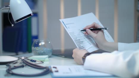 Resultado-Del-Análisis-Médico-Del-Control-Manual-De-La-Doctora.-Medicina-Para-El-Cuidado-De-La-Salud