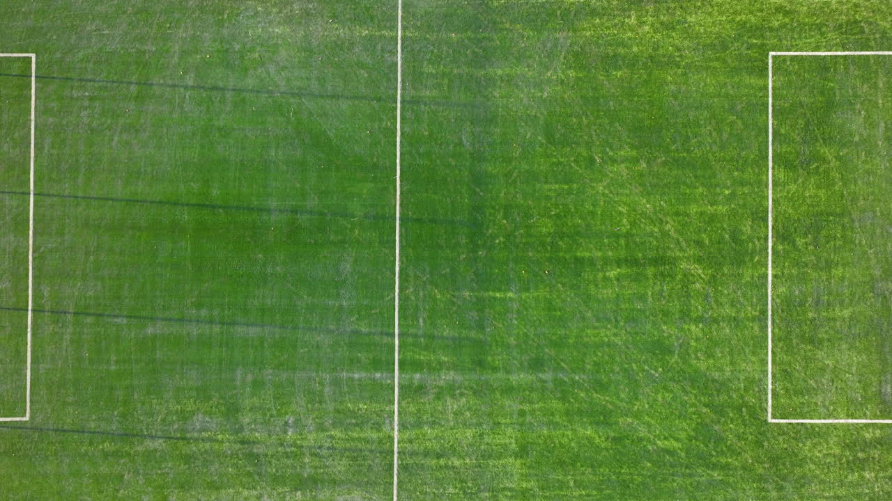 비어 있는 축구장 의 공중 사진