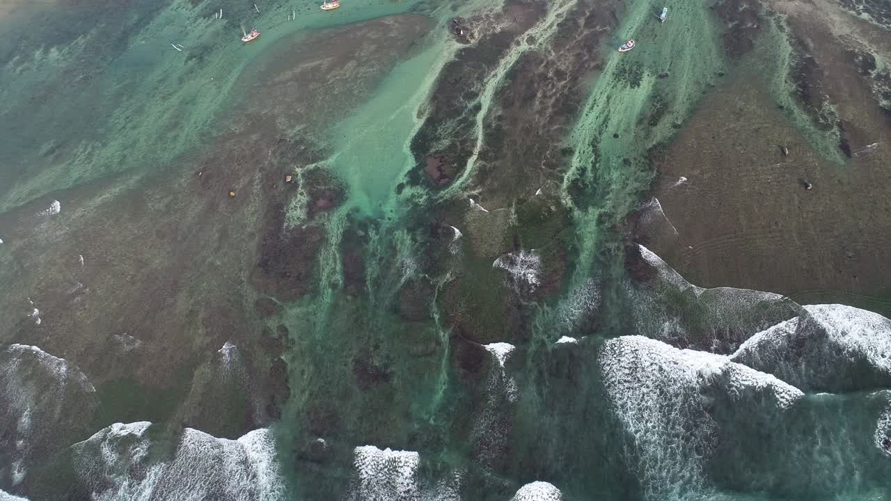 vista aérea. imágenes aéreas de drones de las olas del océano