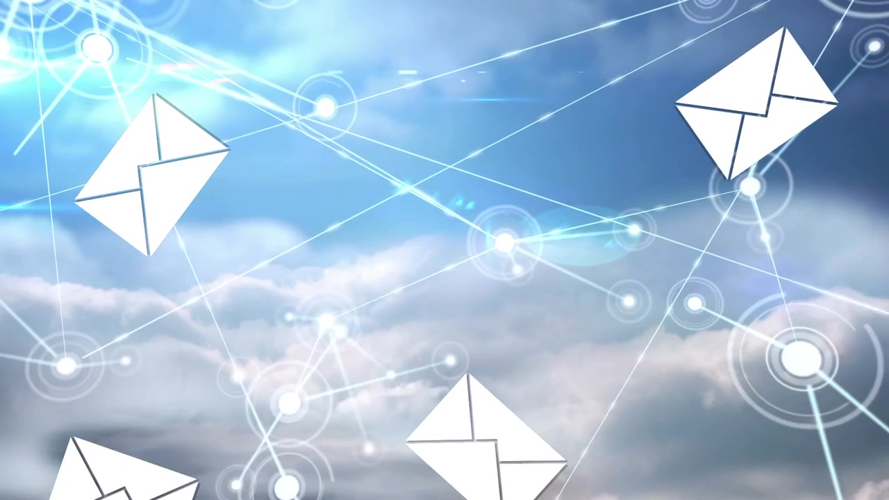 Animation af e-mails over forbindelser og overskyet himmel.